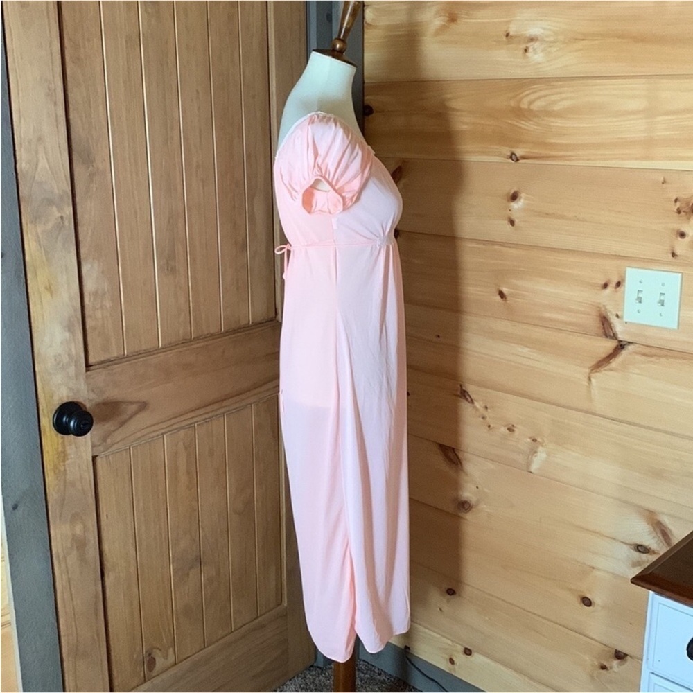 Vintage peach nylon nightgown with puff sleeves Size Medium - Picture 2 of 9